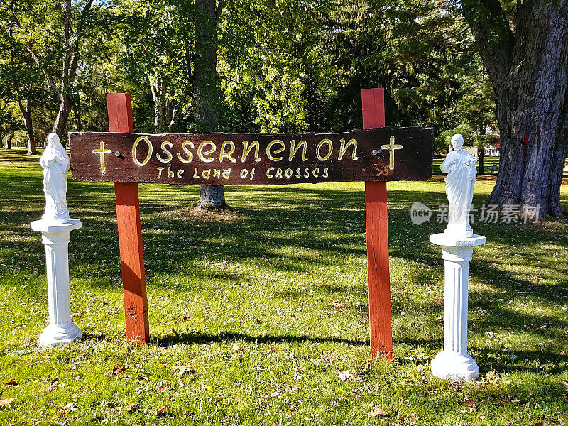 Ossernenon, Auriesville耶稣殉道士神社，三个十字架，纽约